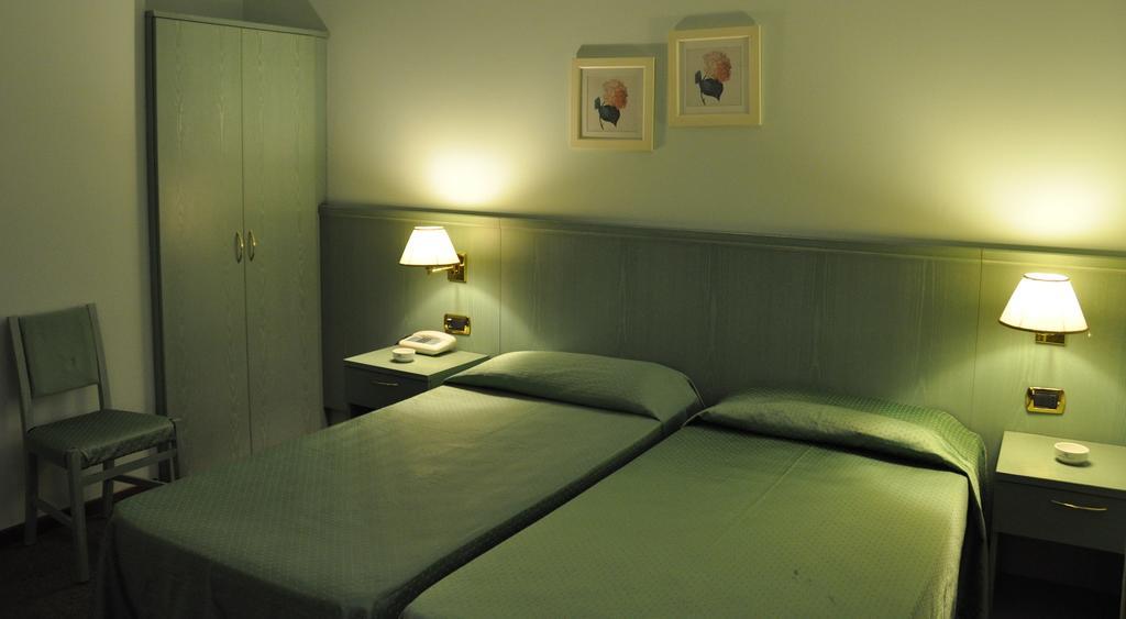 Albergo Della Corona Binasco Exterior photo